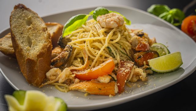 AGLIO SEAFOOD PASTA