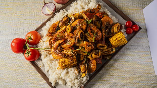 BOODLE FIGTH WITH CAJUN SAUCE